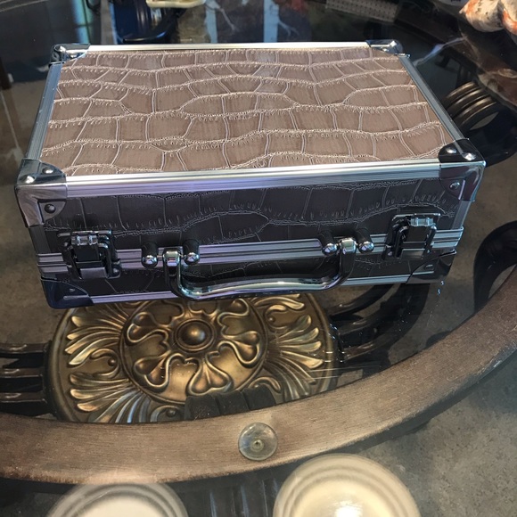 The Color Workshop Manicure Set - Picture 2 of 6